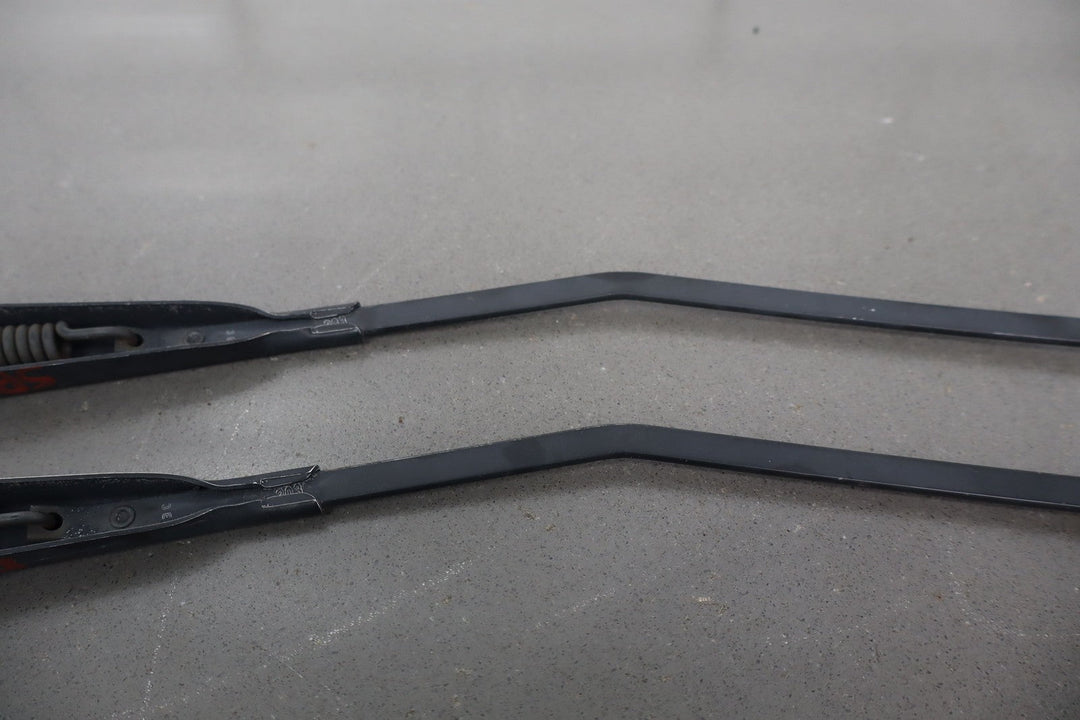 88 - 94 Chevy C/K Truck GMT400 OBS OEM Windshield Wiper Arms Pair Left/Right