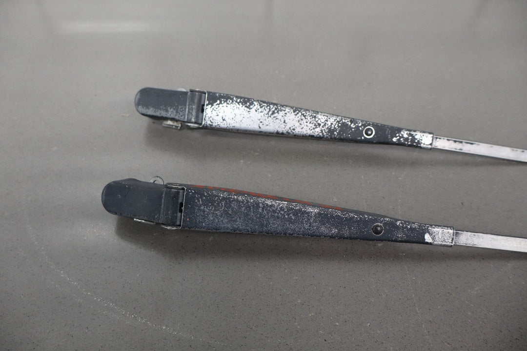 88 - 94 Chevy C/K Truck GMT400 OBS OEM Windshield Wiper Arms Pair Left/Right