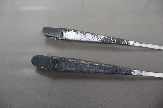 88 - 94 Chevy C/K Truck GMT400 OBS OEM Windshield Wiper Arms Pair Left/Right