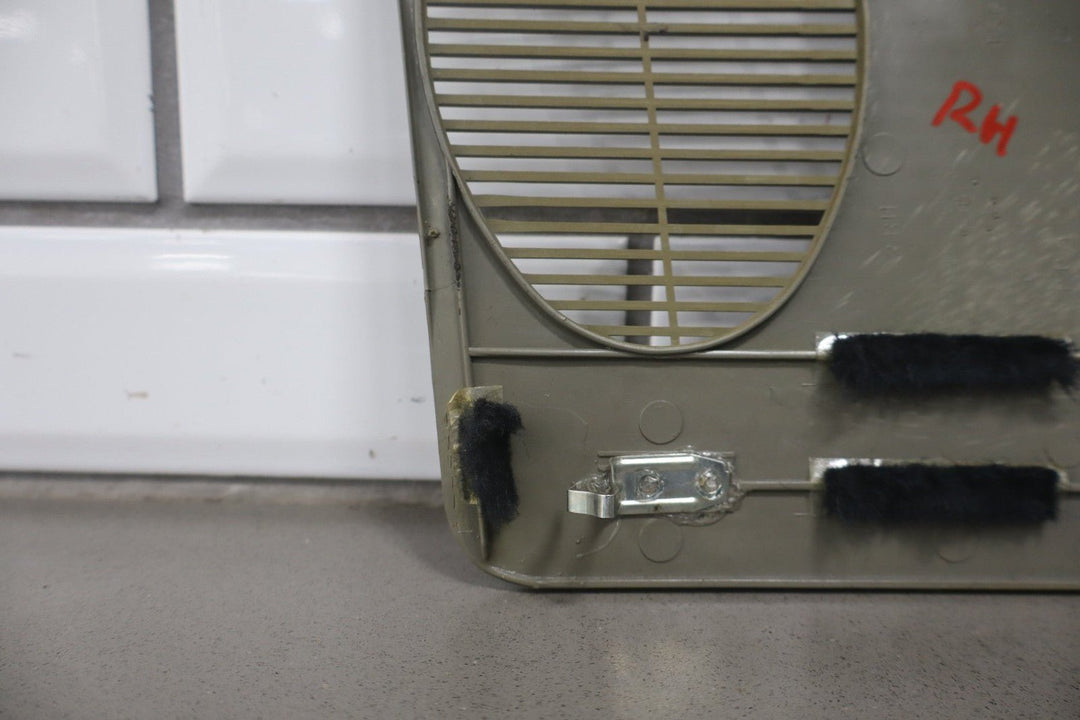 88 - 94 Chevy GMC C/K Truck GMT400 Dash Speaker Grills Left/Right Pair