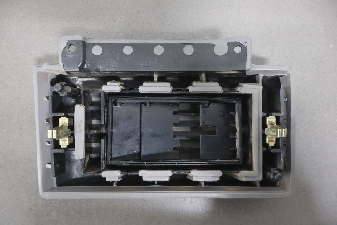 88 - 94 Chevy GMC C/K Truck GMT400 Right RH Dash Vent Gray OEM