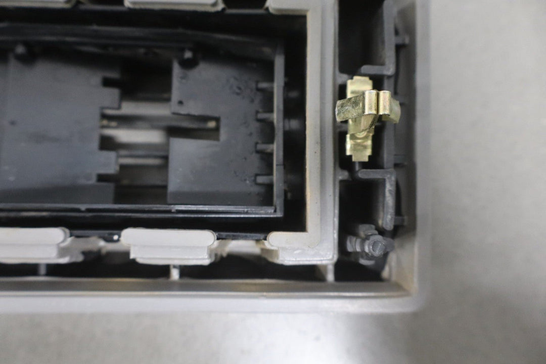 88 - 94 Chevy GMC C/K Truck GMT400 Right RH Dash Vent Gray OEM