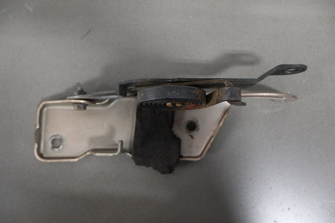 88 - 98 Chevy C/K Truck GMT400 OBS OEM Hood Hinges Left/Right (Light Autumnwood)