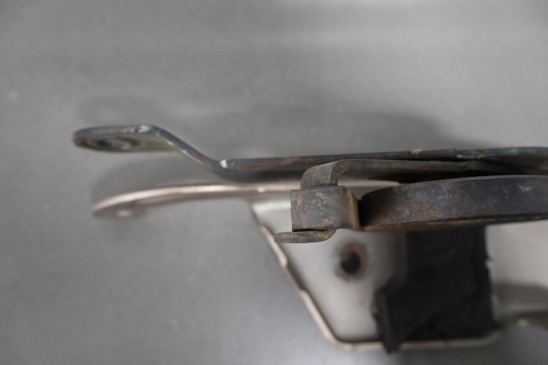 88 - 98 Chevy C/K Truck GMT400 OBS OEM Hood Hinges Left/Right (Light Autumnwood)