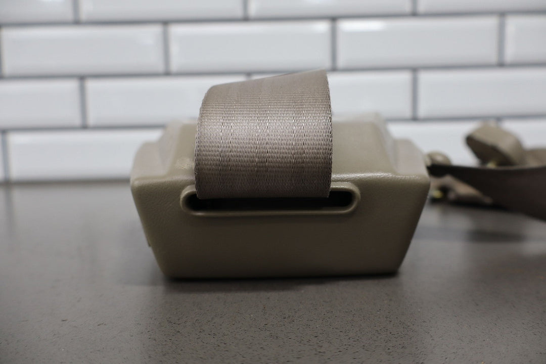 88 - 98 Chevy GMC C/K Truck Driver Left Front Seat Belt Retractor (Neutral)