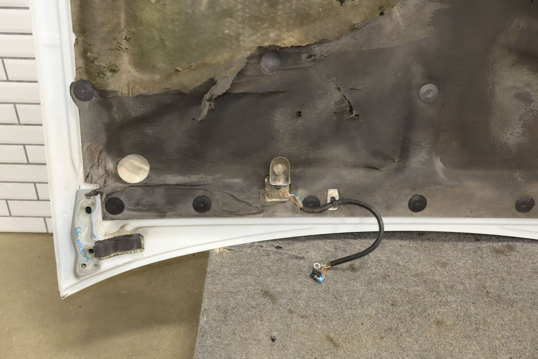 88 - 98 Chevy GMC Truck SUV GMT400 OEM Hood (Summit White 50U) Dents