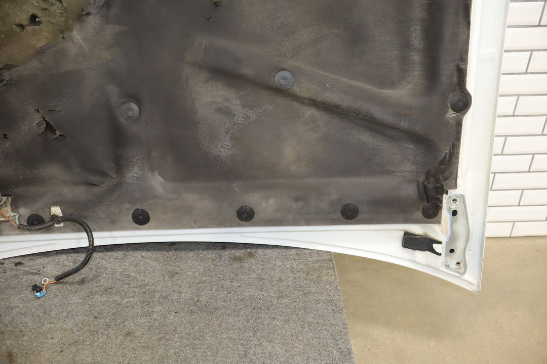 88 - 98 Chevy GMC Truck SUV GMT400 OEM Hood (Summit White 50U) Dents
