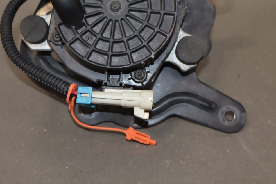 2000-2004 Chevrolet Corvette C5 Air Pump 12568382
