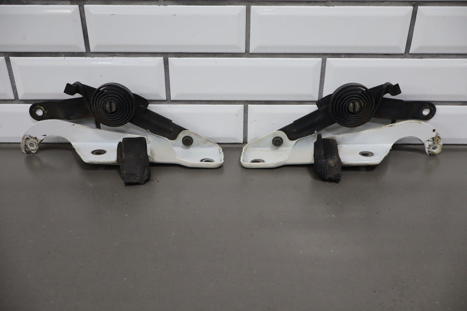 1999 Cadillac Escalade GMT400- Hood Hinge