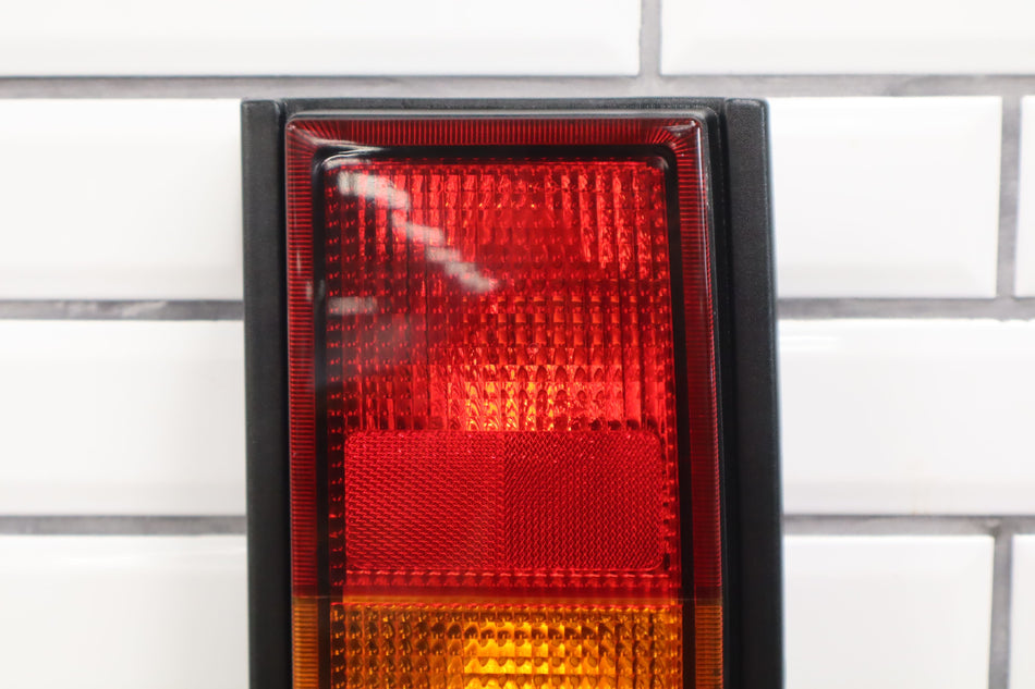 2003-2004 Hummer H2 Right Tail Light 15193459
