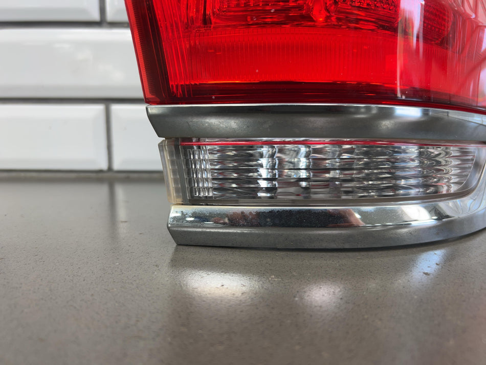 2016 Jeep Grand Cherokee- Right Tail Light