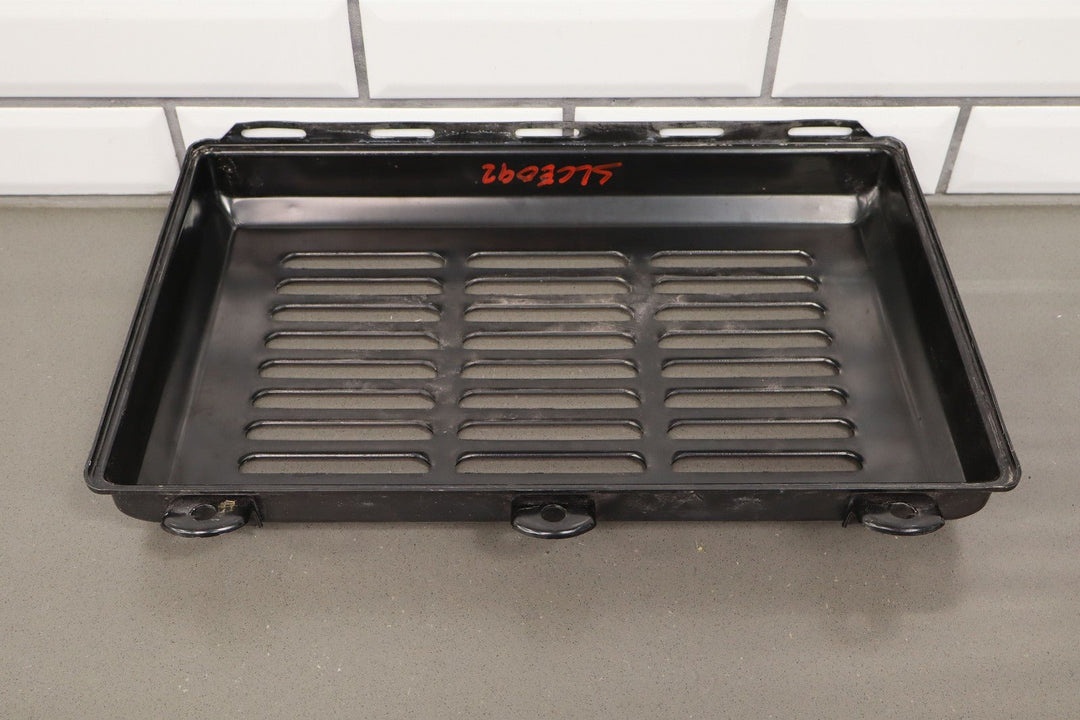 90 - 96 C4 Corvette 5.7L Air Cleaner Intake Tube - Lid - Tie Downs ONLY *See Photo