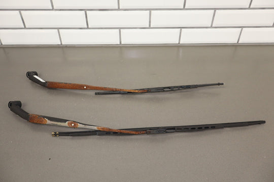 91 - 92 Land Cruiser Pair LH&RH Windshield Wiper Arms W/ Used Blades (Rusty)