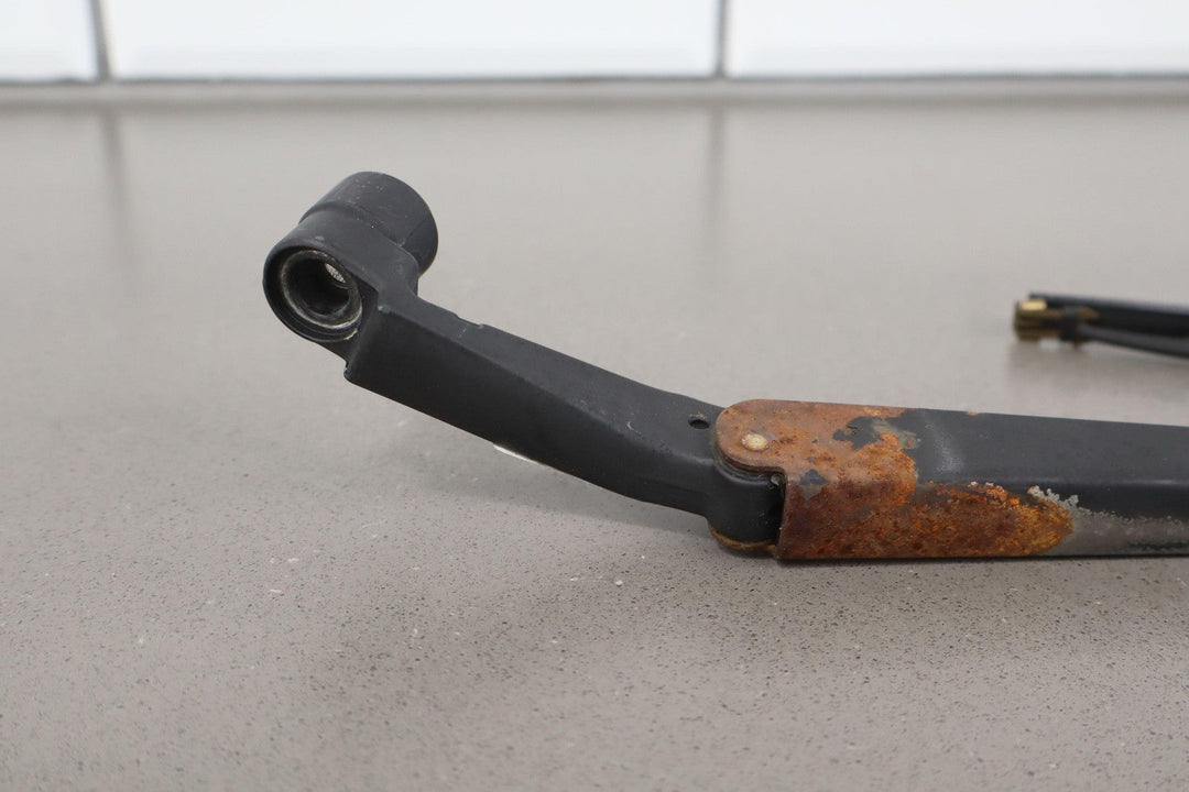 91 - 92 Land Cruiser Pair LH&RH Windshield Wiper Arms W/ Used Blades (Rusty)