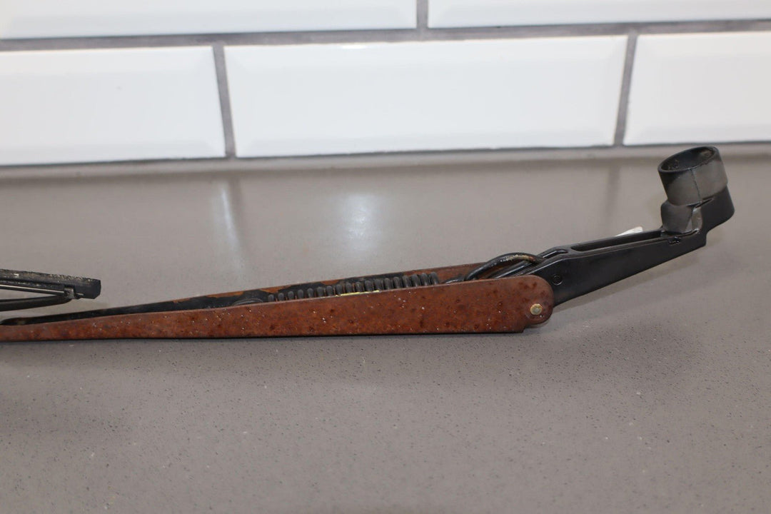 91 - 92 Land Cruiser Pair LH&RH Windshield Wiper Arms W/ Used Blades (Rusty)