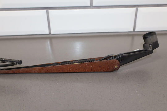 91 - 92 Land Cruiser Pair LH&RH Windshield Wiper Arms W/ Used Blades (Rusty)