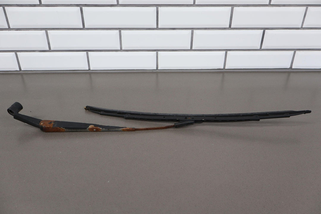 91 - 92 Land Cruiser Pair LH&RH Windshield Wiper Arms W/ Used Blades (Rusty)