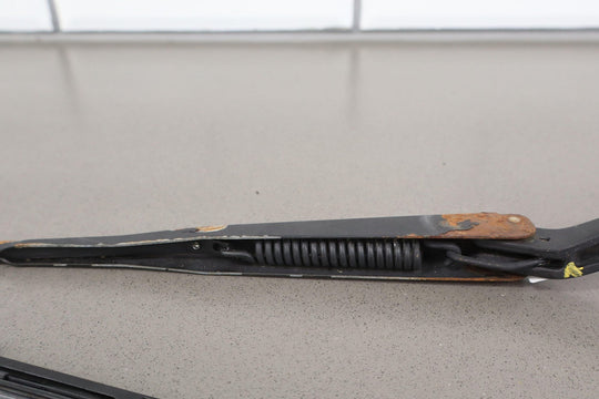 91 - 92 Land Cruiser Pair LH&RH Windshield Wiper Arms W/ Used Blades (Rusty)