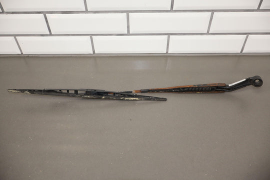 91 - 92 Land Cruiser Pair LH&RH Windshield Wiper Arms W/ Used Blades (Rusty)