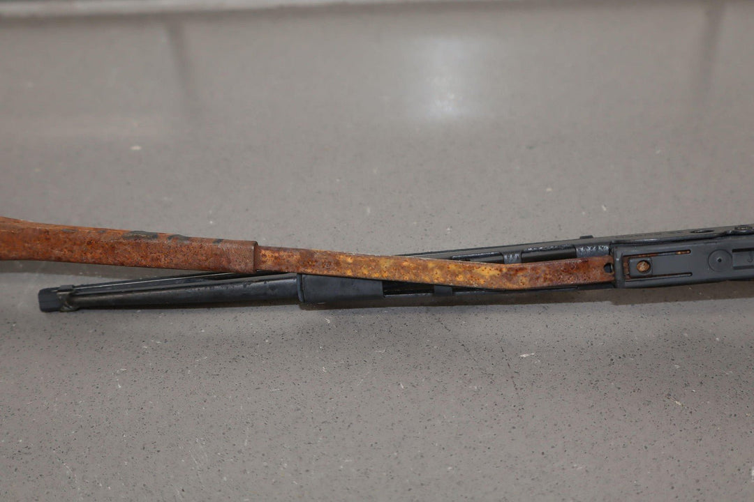 91 - 92 Land Cruiser Pair LH&RH Windshield Wiper Arms W/ Used Blades (Rusty)