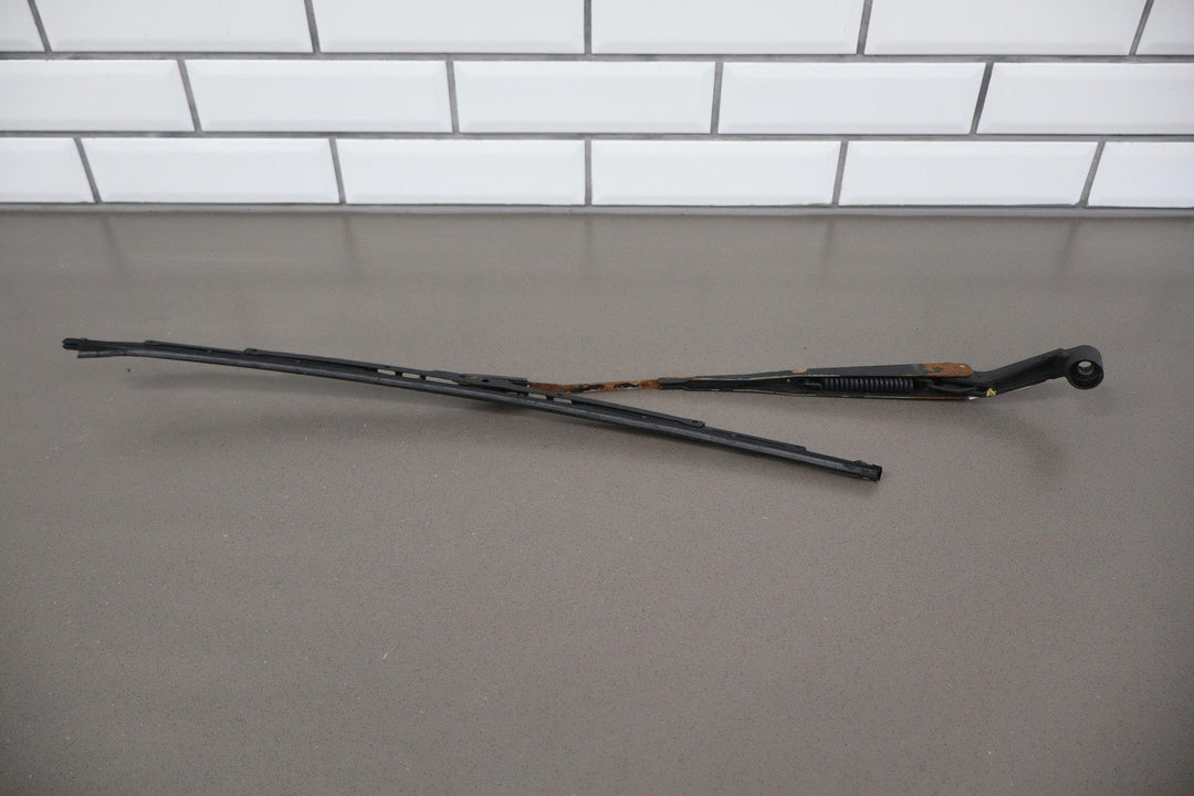 91 - 92 Land Cruiser Pair LH&RH Windshield Wiper Arms W/ Used Blades (Rusty)