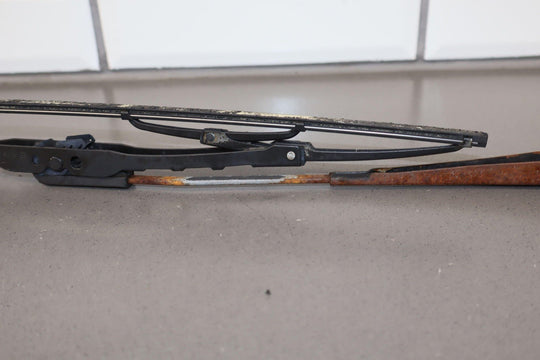 91 - 92 Land Cruiser Pair LH&RH Windshield Wiper Arms W/ Used Blades (Rusty)