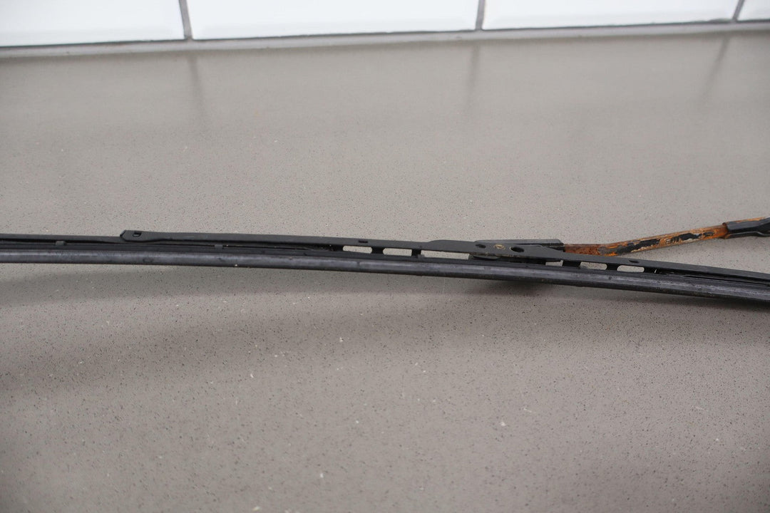 91 - 92 Land Cruiser Pair LH&RH Windshield Wiper Arms W/ Used Blades (Rusty)