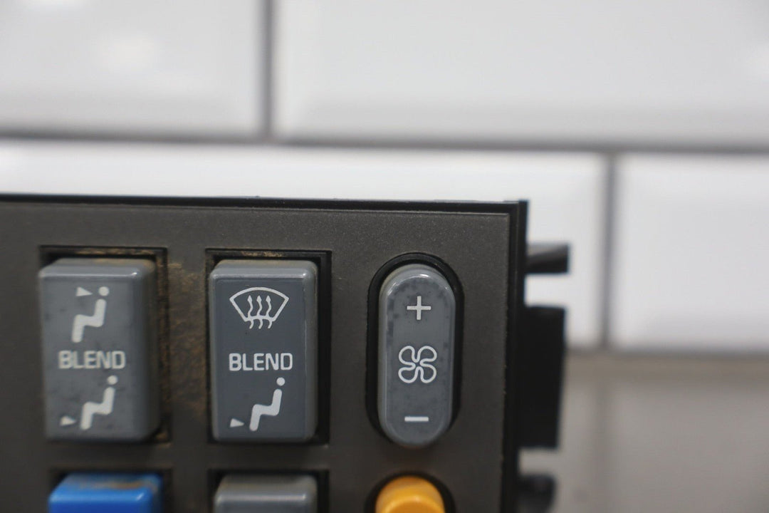 91 - 94 Chevy C/K Truck GMT400 Digital Climate Control OEM 16188335