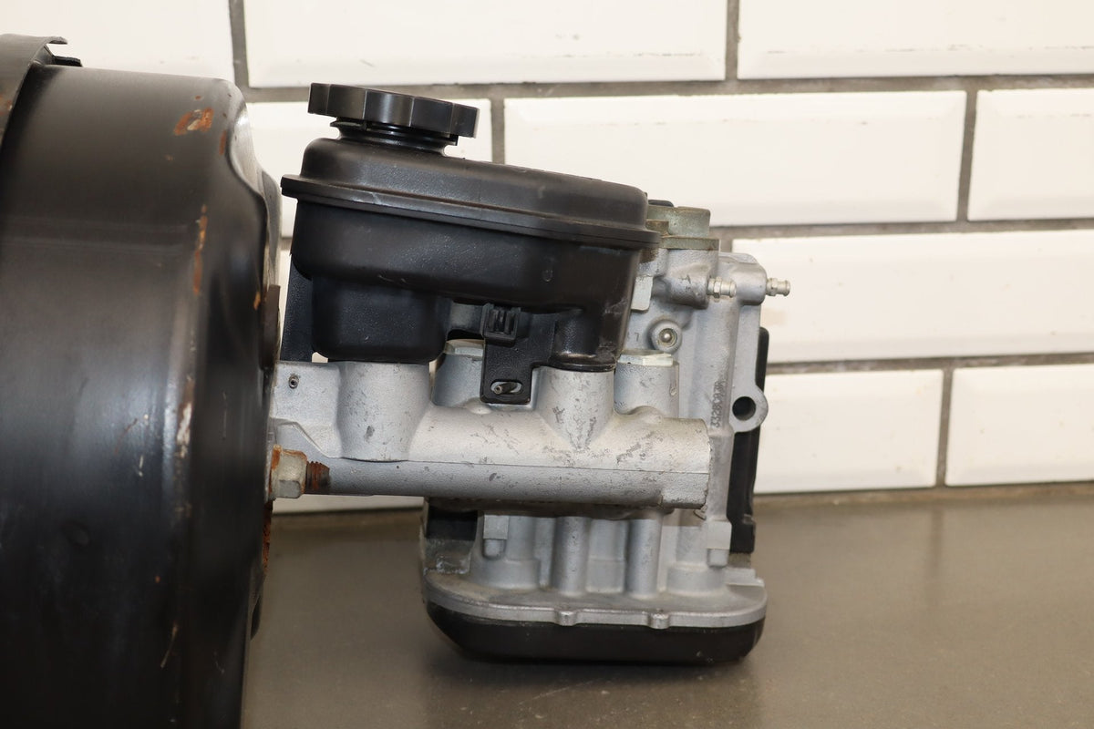 91-96 Pontiac Grand Prix Brake Booster With Master Cylinder