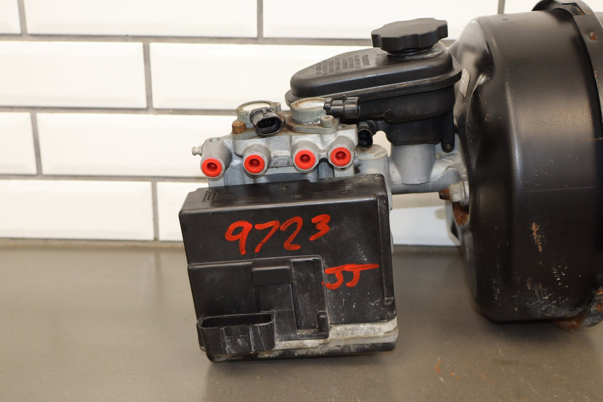 91-96 Pontiac Grand Prix Brake Booster With Master Cylinder