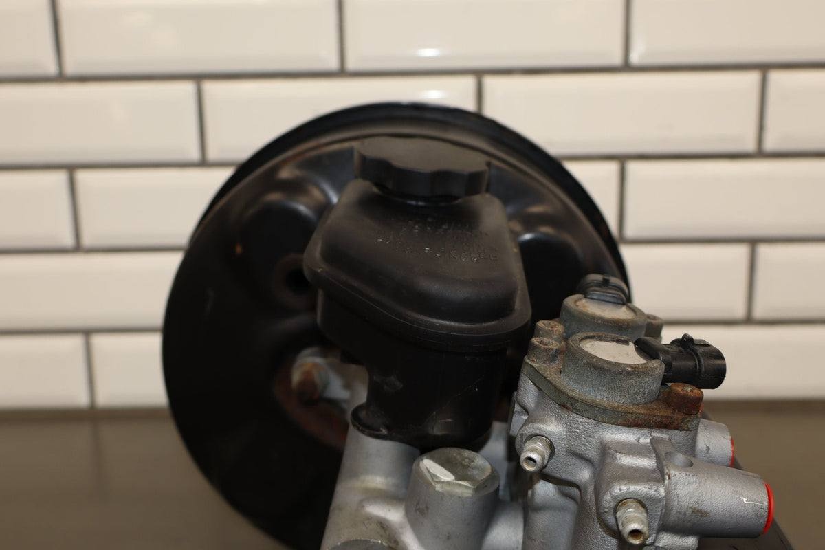 91-96 Pontiac Grand Prix Brake Booster With Master Cylinder