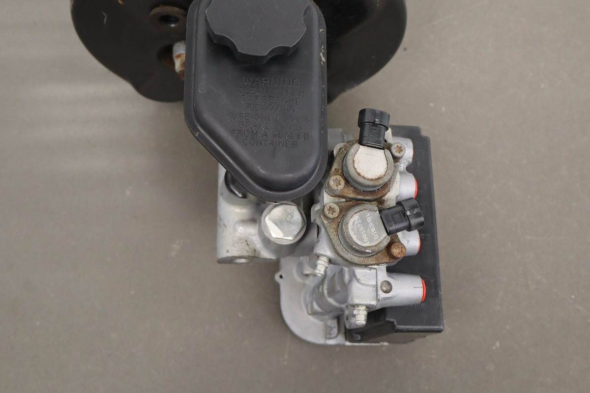 91-96 Pontiac Grand Prix Brake Booster With Master Cylinder