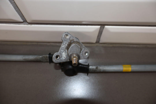 91 - 97 Toyota Land Cruiser Front Wiper Transmission Linkage & Motor