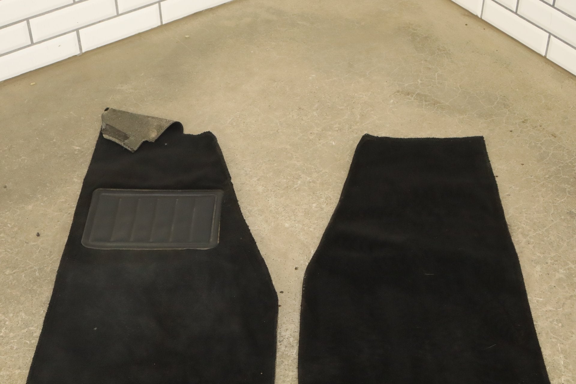 92-95 Dodge Viper RT/10 OEM Interior Carpet Set LJ94PX9 LJ95PX9 Low 15k Miles