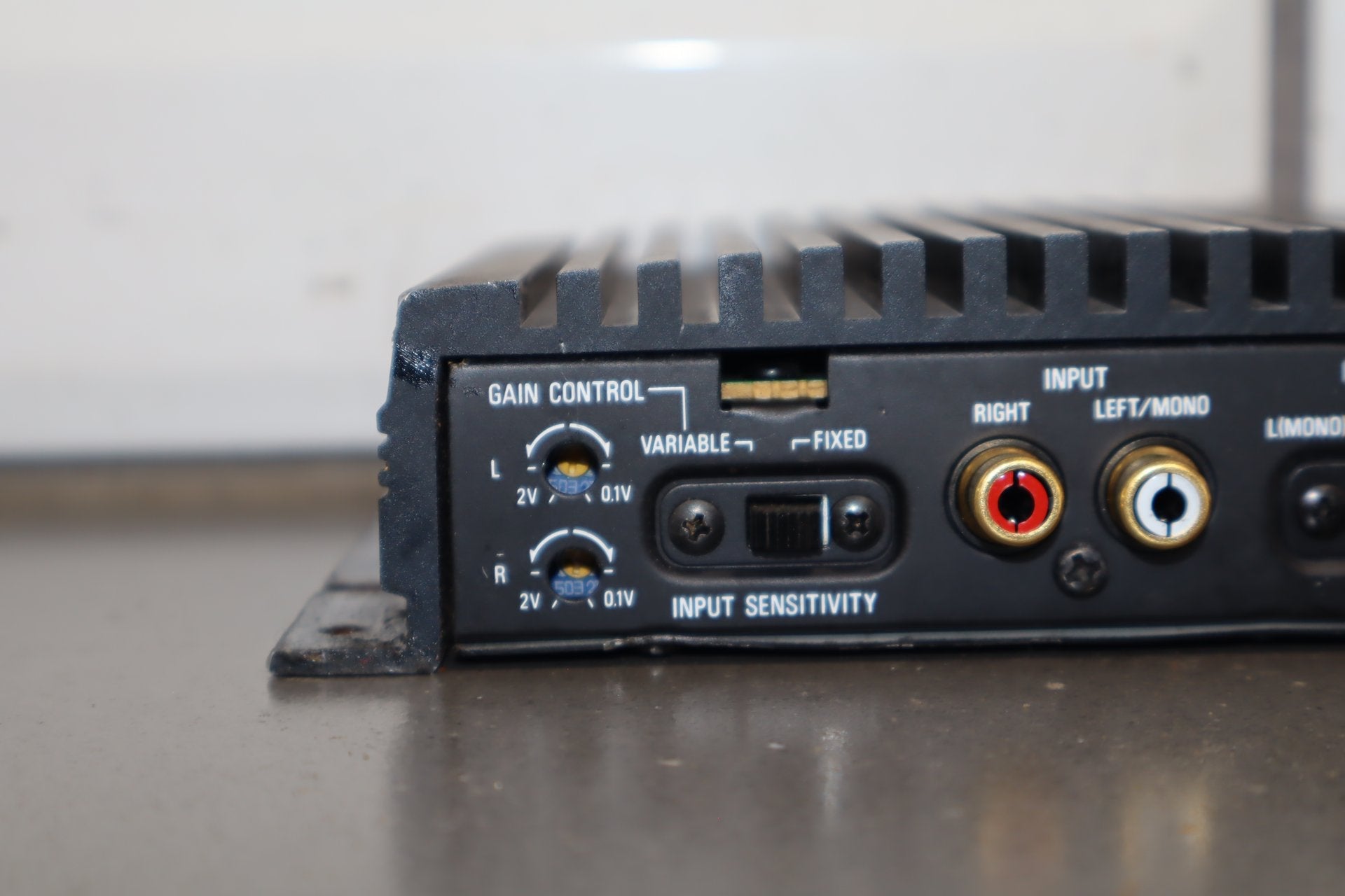 92-95 Dodge Viper RT/10 OEM LH Radio Amplifier 4643022