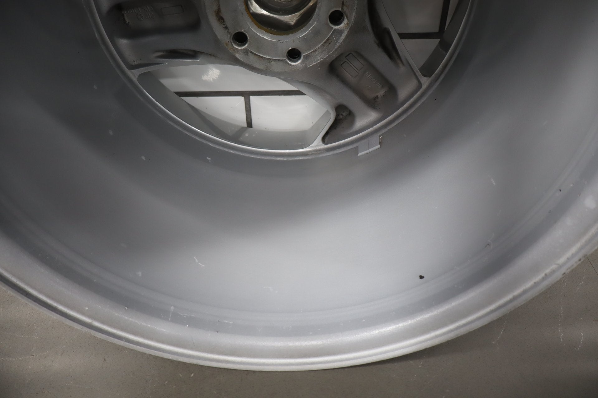 92-95 Dodge Viper RT/10 OEM Rear RH Alloy Wheel 17x13 Silver Tri-Spoke