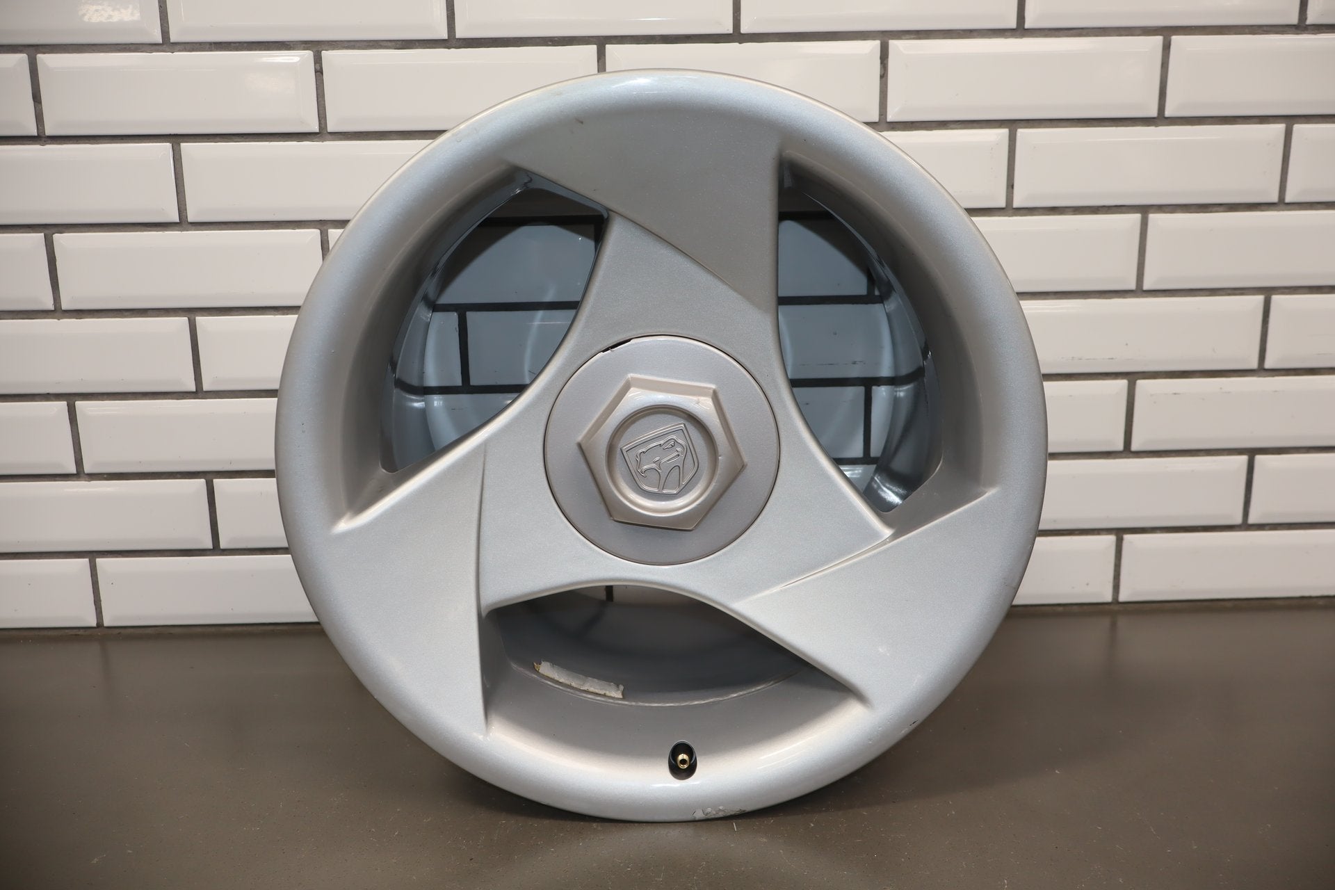 92-95 Dodge Viper RT/10 OEM Rear RH Alloy Wheel 17x13 Silver Tri-Spoke