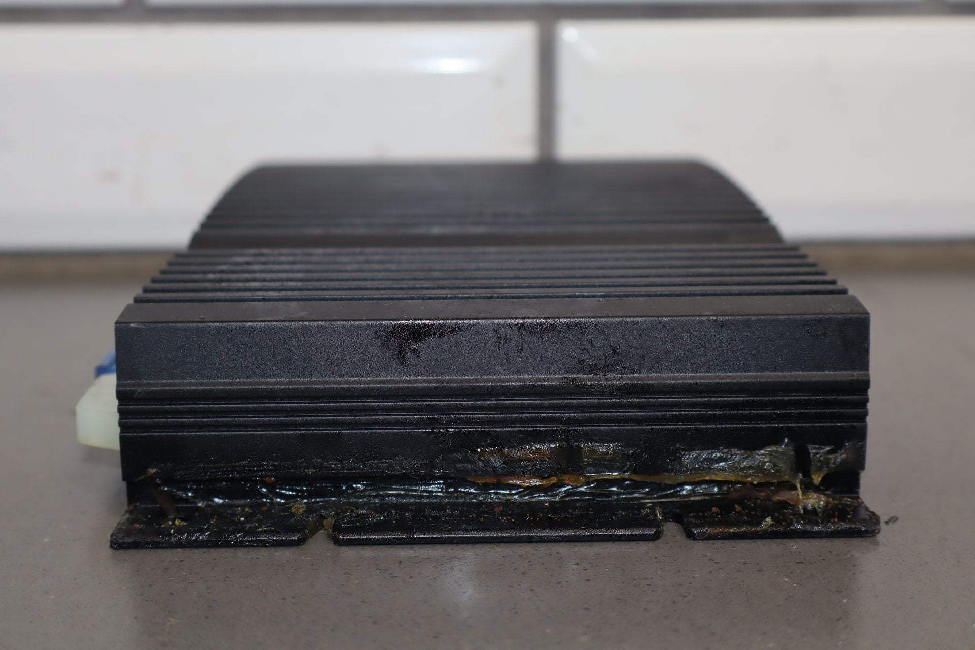 92-95 Dodge Viper RT/10 OEM RH Radio Amplifier 4709205