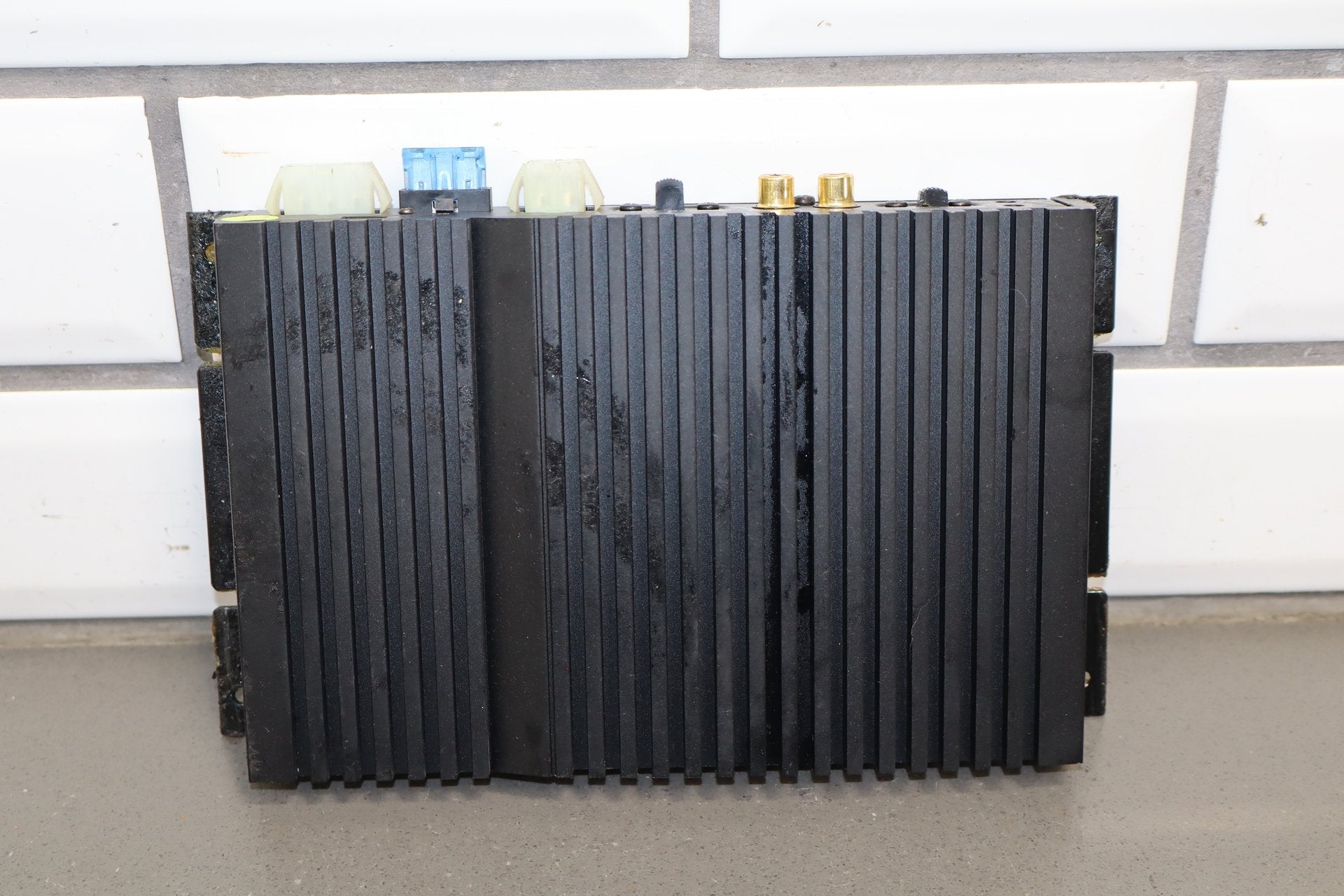 92-95 Dodge Viper RT/10 OEM RH Radio Amplifier 4709205