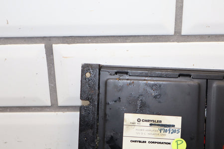 92-95 Dodge Viper RT/10 OEM RH Radio Amplifier 4709205