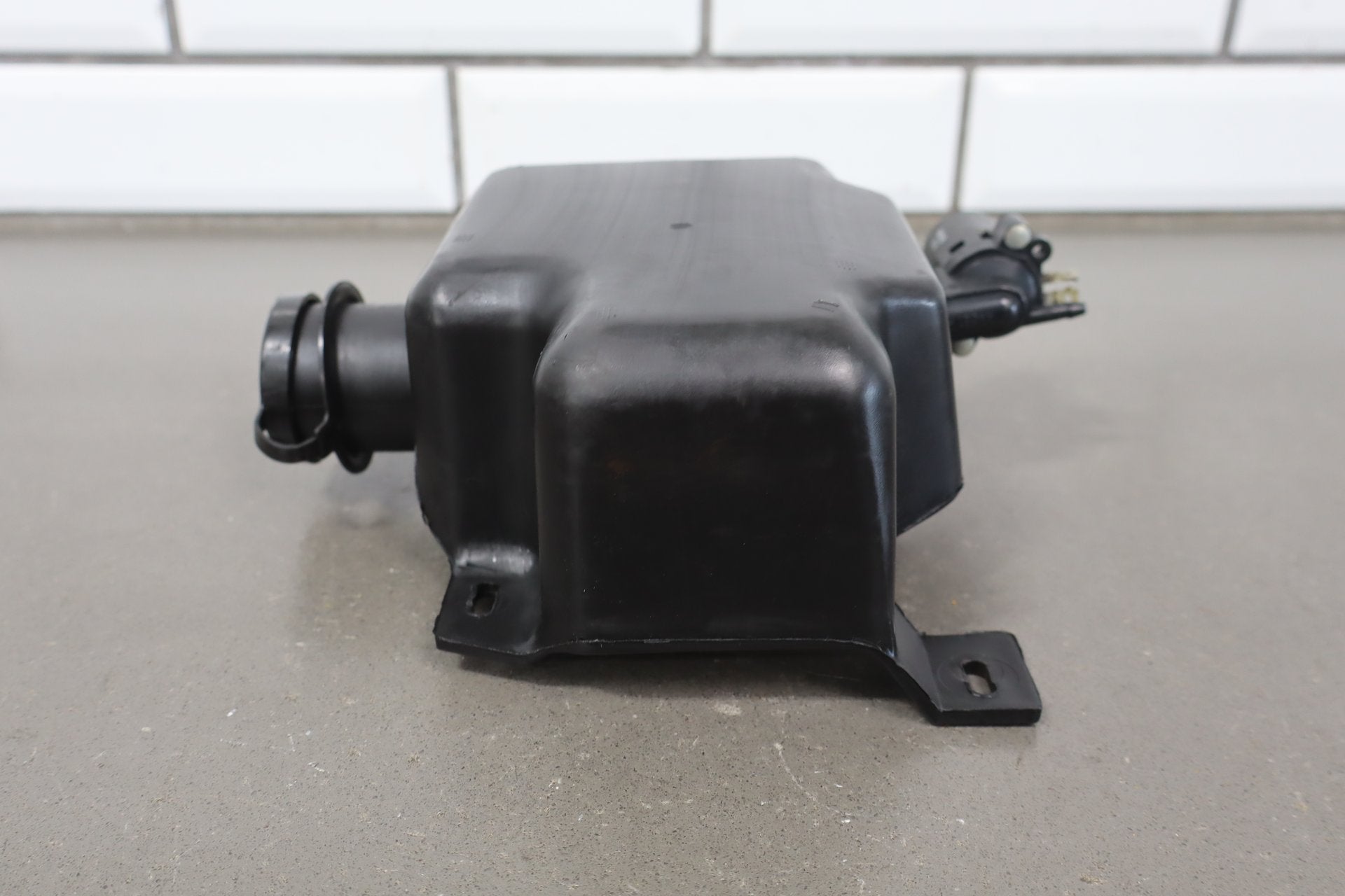 92-95 Dodge Viper RT/10 OEM Washer Bottle 4643159 w/Pump & Lid Low 15k Miles