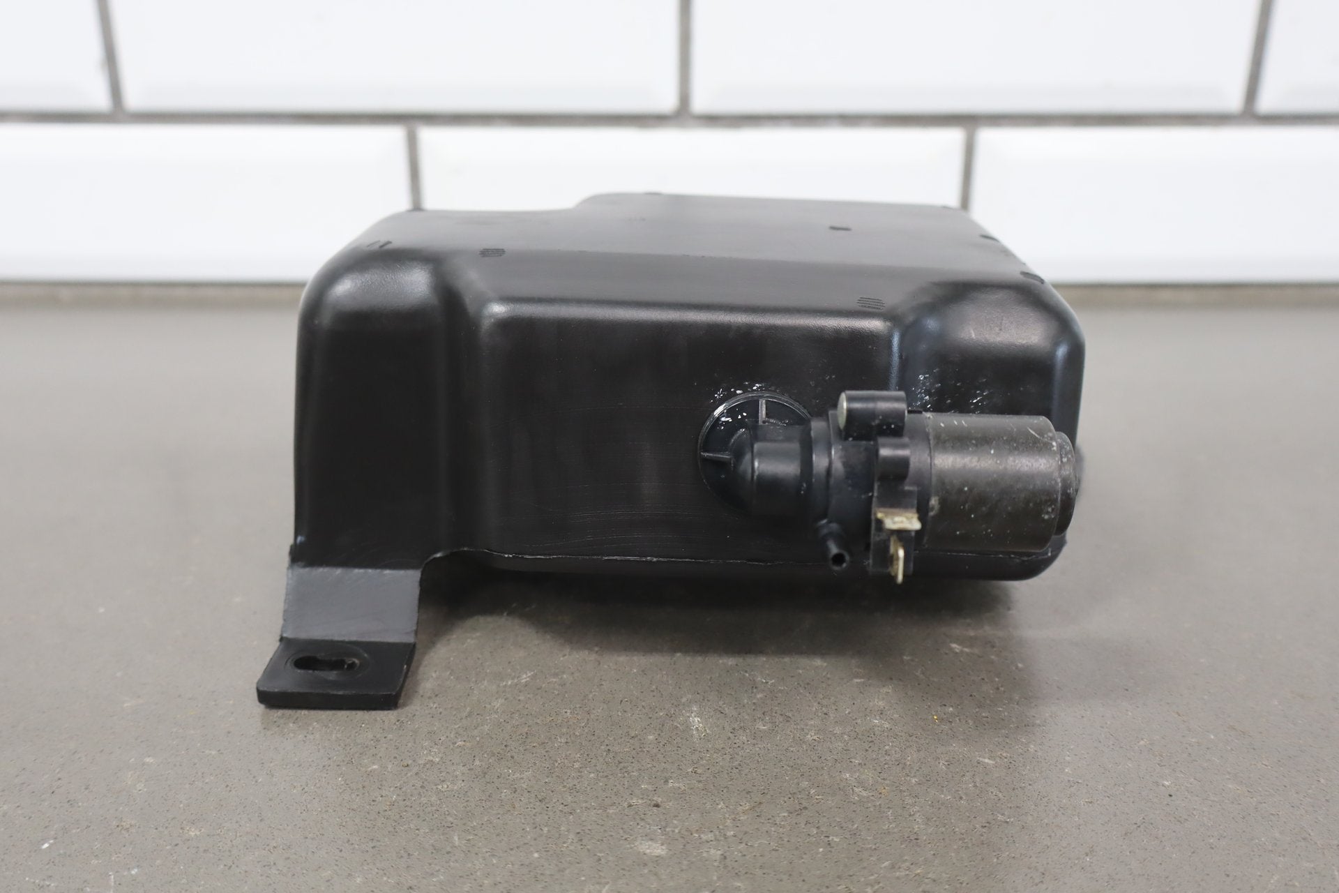 92-95 Dodge Viper RT/10 OEM Washer Bottle 4643159 w/Pump & Lid Low 15k Miles