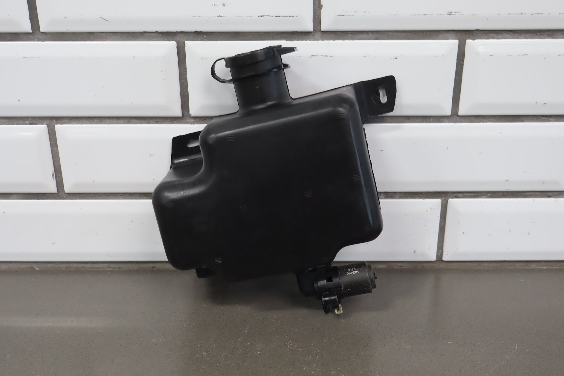 92-95 Dodge Viper RT/10 OEM Washer Bottle 4643159 w/Pump & Lid Low 15k Miles
