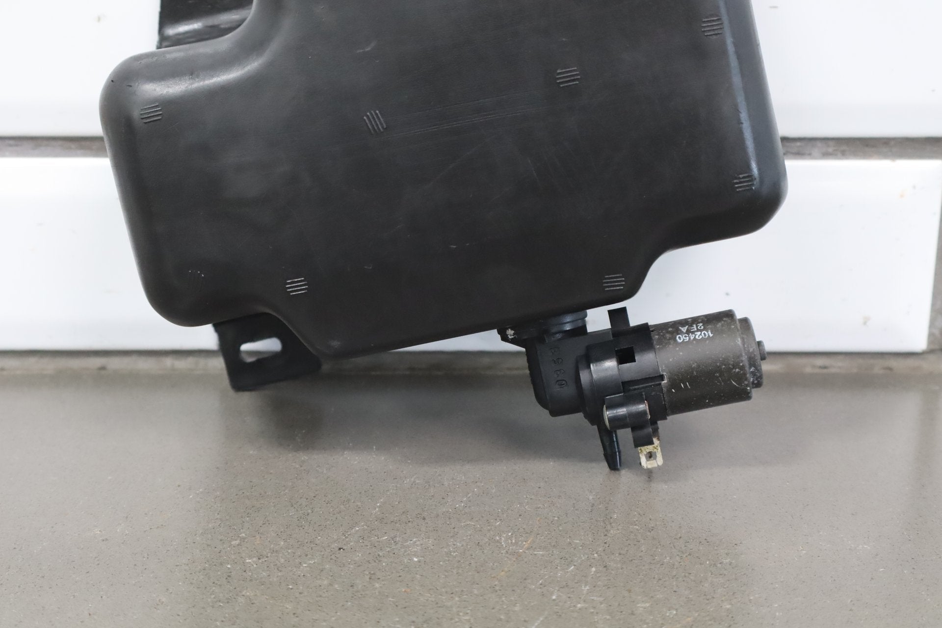 92-95 Dodge Viper RT/10 OEM Washer Bottle 4643159 w/Pump & Lid Low 15k Miles
