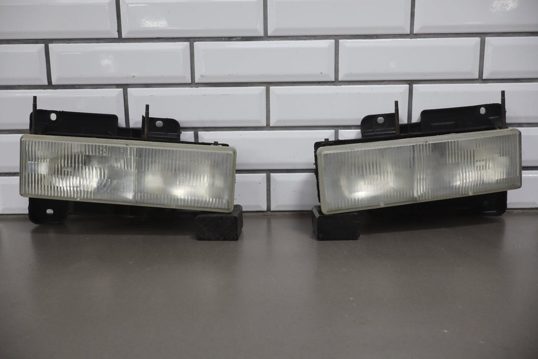 92 - 98 Chevrolet GMC C/K Truck SUV GMT400 OEM Headlights Pair Left/Right