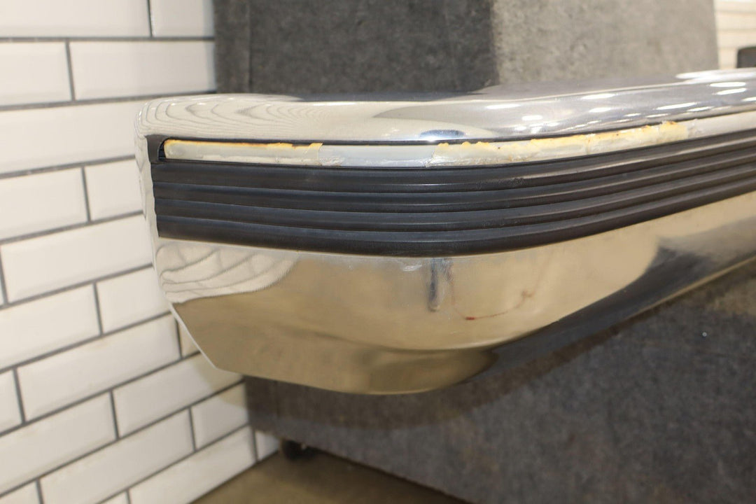 92 - 99 Chevy GMC Truck SUV GMT400 Chrome Front Bumper Assembly OEM