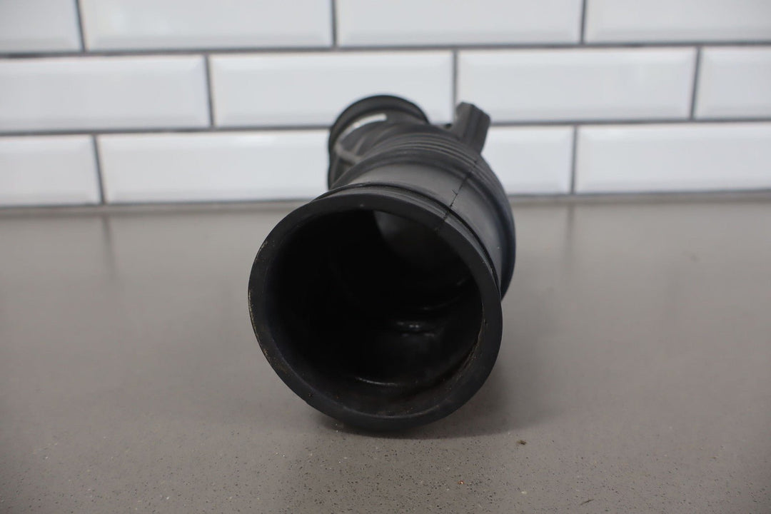 93 - 94 Toytoa Land Cruiser (1FZFE Engine) OEM Air Intake Tube Z17881 - 66080