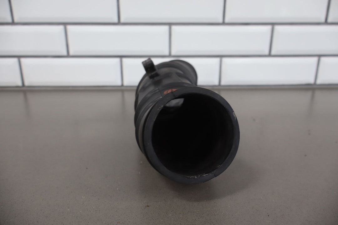 93 - 94 Toytoa Land Cruiser (1FZFE Engine) OEM Air Intake Tube Z17881 - 66080
