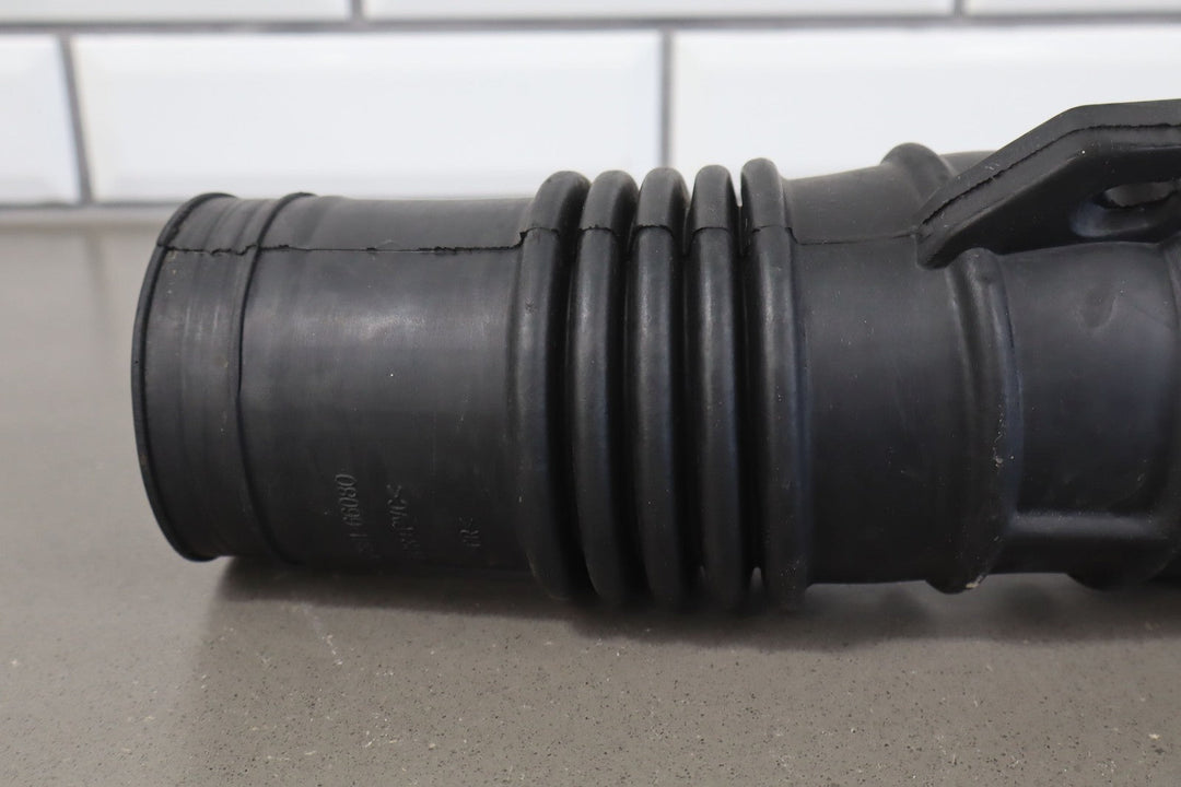 93 - 94 Toytoa Land Cruiser (1FZFE Engine) OEM Air Intake Tube Z17881 - 66080