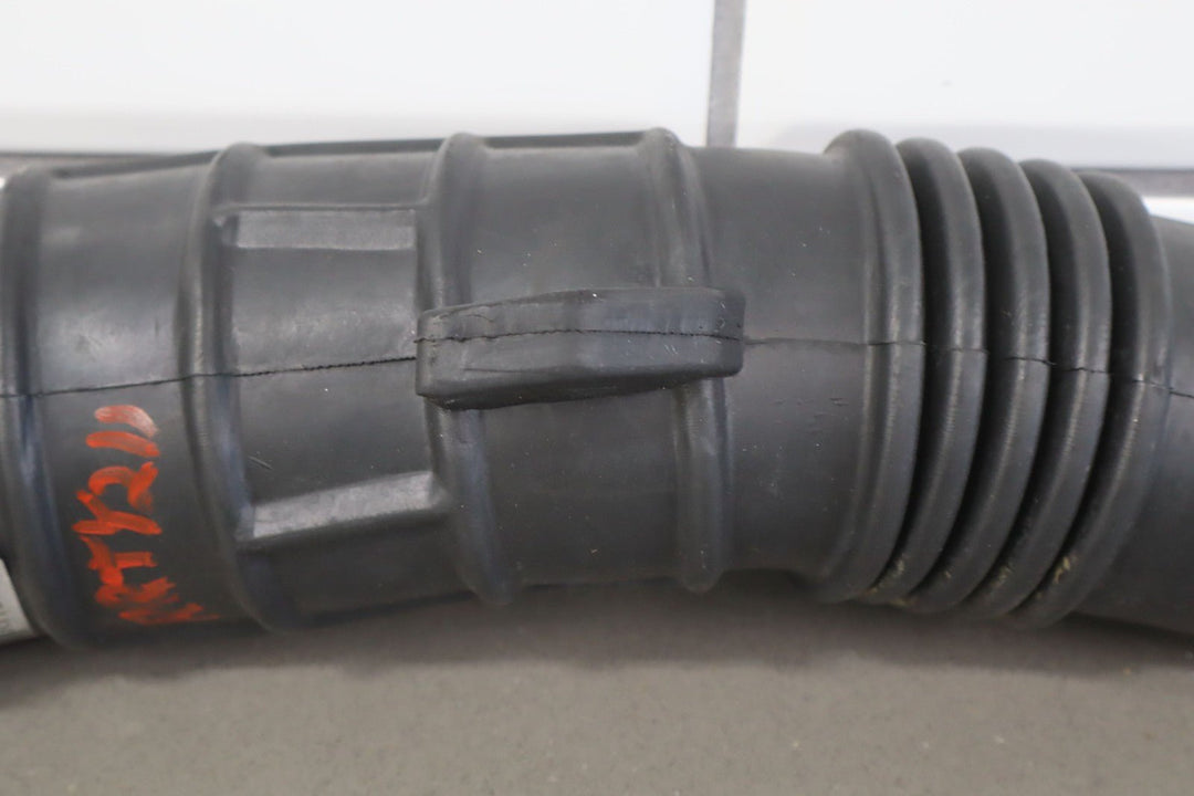 93 - 94 Toytoa Land Cruiser (1FZFE Engine) OEM Air Intake Tube Z17881 - 66080